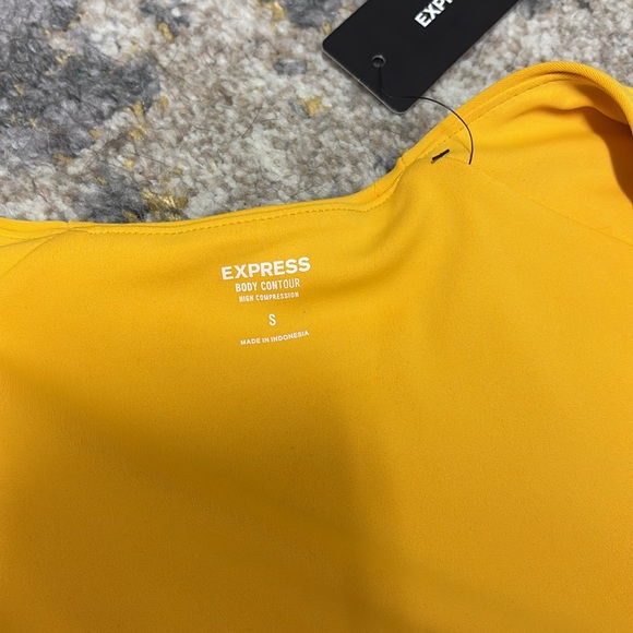 Body Contour High Compression Scoop Neck Cap Sleeve Bodysuit - Picture 4 of 5